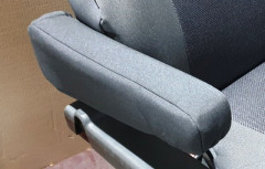 Opěrka ruky pro sedadlo ISRI - PRAVÁ - pro sedačku řidiče (6)